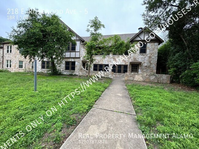 Foto del edificio - 218 E Rosewood Ave