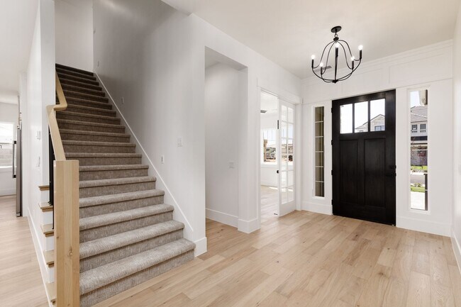 Foto del edificio - Stunning 5 bed 4 bath with RV Garage