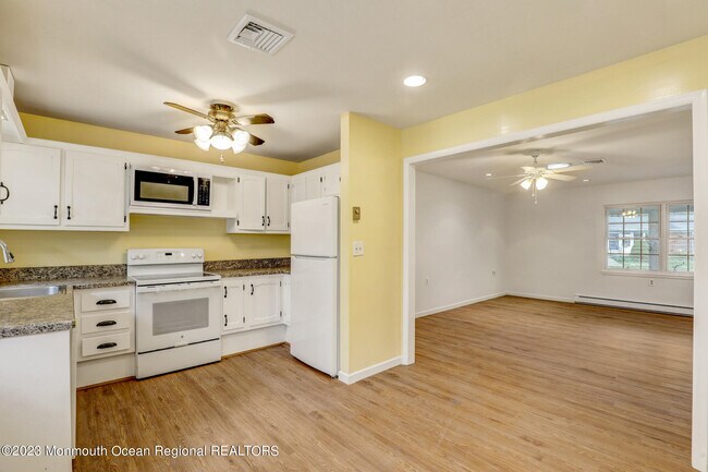 Building Photo - 111D Edinburgh Ln