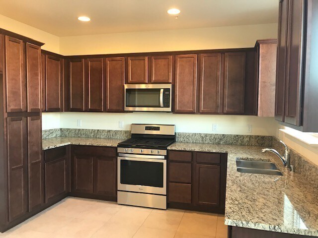 Foto del edificio - Three Bedroom Townhouse near UNR