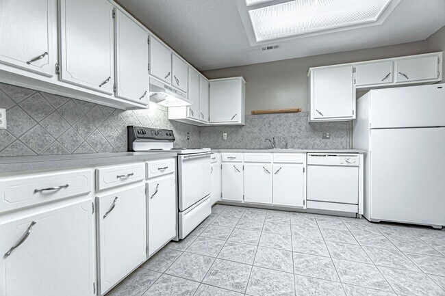 Foto del edificio - Quiet and Quaint Duplex in Rogers!
