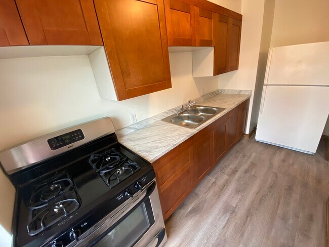 Foto del edificio - 6631 W Center St