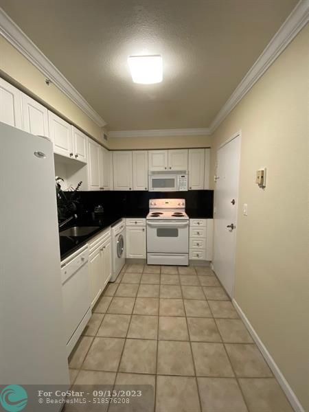 Building Photo - 2501 S Ocean Dr