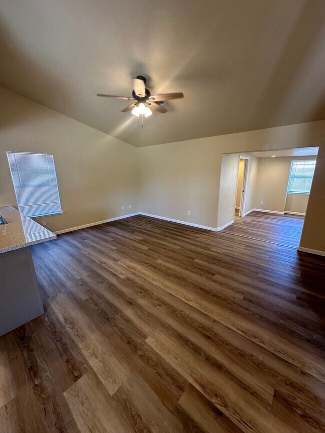 Building Photo - Freshly remodeled home