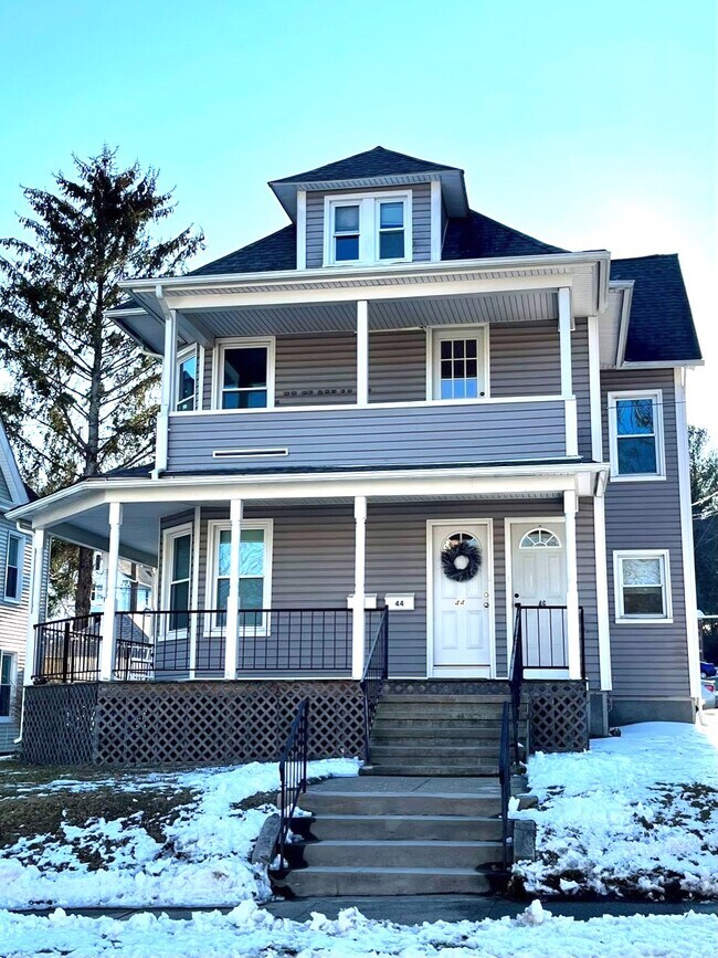 Building Photo - 46 Oak Ave