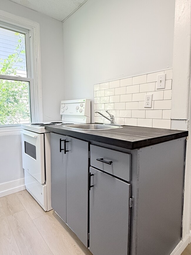 Photo du bâtiment - 349 Campbell Ave