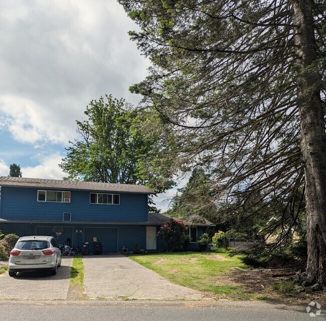 Building Photo - 2713 Wilderness Dr SE