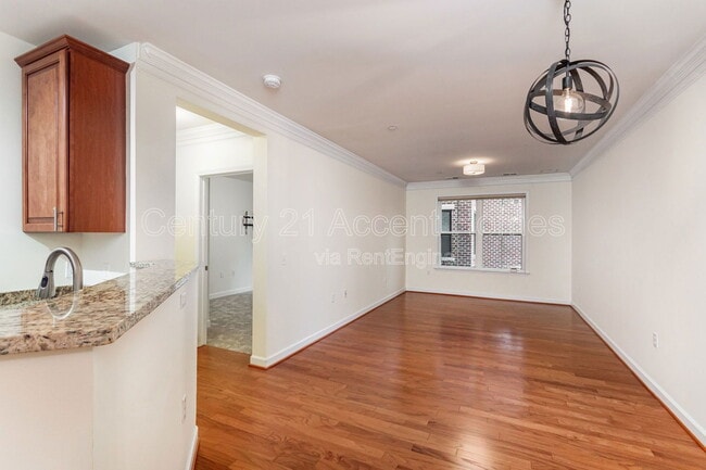 Building Photo - 2101 N Monroe St