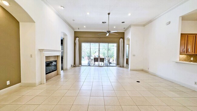 Foto del edificio - Elegant 4-Bedroom Home in Turtle Creek wit...