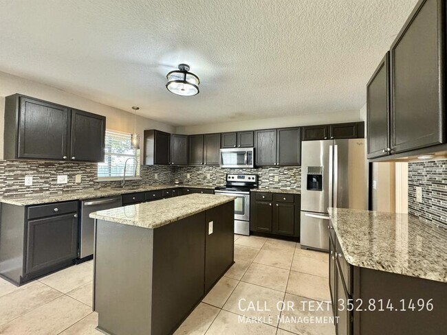 Building Photo - 800 Clear Brook Ct