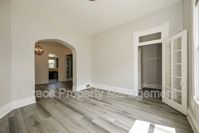 Foto del edificio - 1227 E M.L.K. Jr Blvd