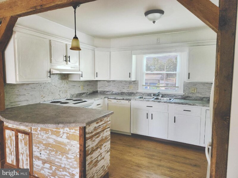 168 S Main St Unit Apt D, Manheim, PA 17545 Condo for Rent in Manheim