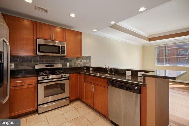Foto del edificio - 8191 Strawberry Ln