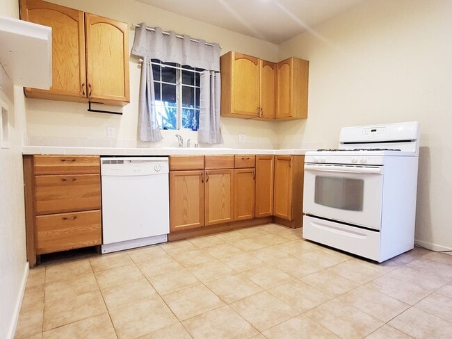 Building Photo - Charming Home In The Heart of Escondido! 9...