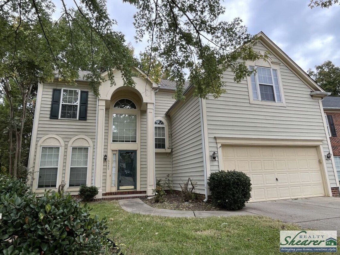 Foto principal - Great 4 Bedroom, 2.5 Bath, 2 story home in...