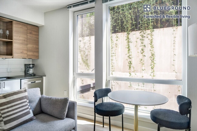 Foto del edificio - 2222 15th Ave W