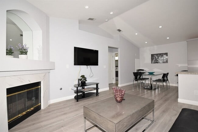 Building Photo - 5415 W Harmon Ave