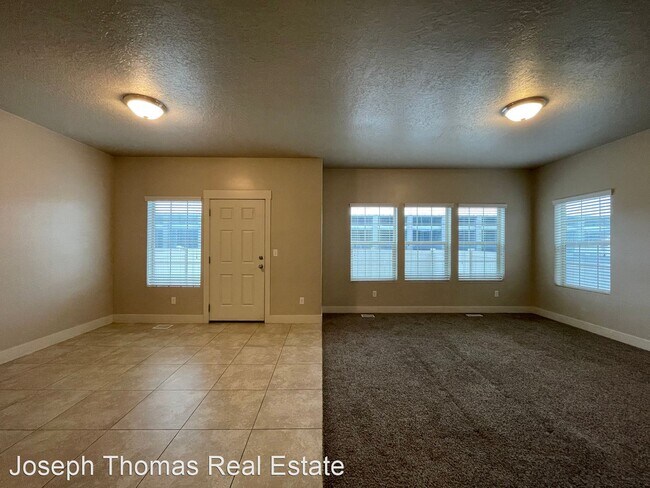 Building Photo - 4 br, 3.5 bath House - 132 E Carbonell Way