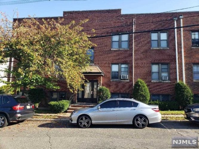 Primary Photo - 1027 Hoyt Ave