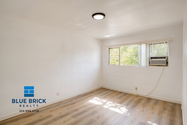 Foto del edificio - 12310 Chandler Blvd