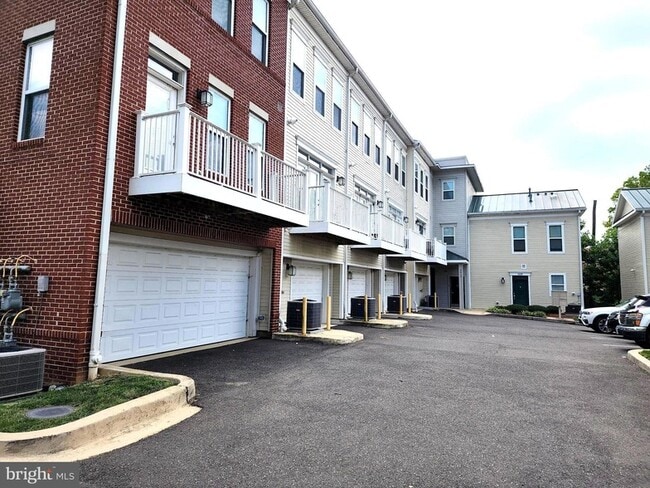 Building Photo - 2610 Sheridan Rd SE