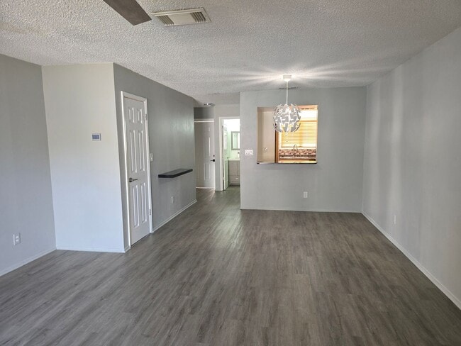 Building Photo - Updated 2-bedroom, 2.5-bath townhome