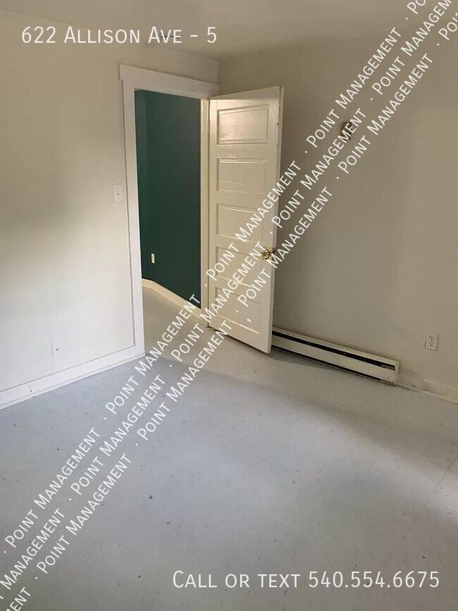 Building Photo - Cozy 1 bedroom Basement Apartment