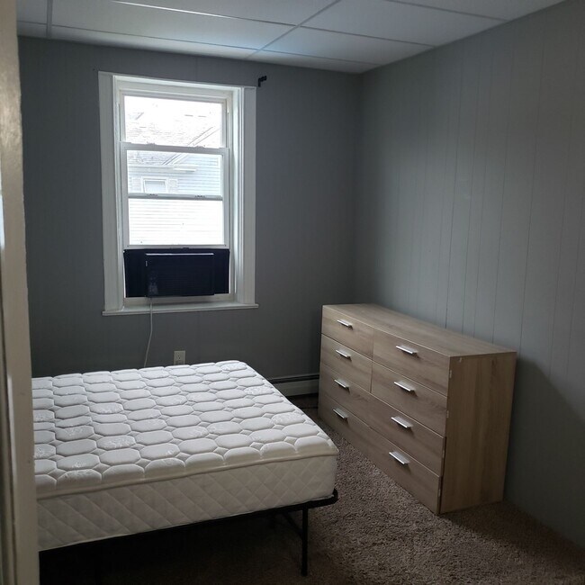 Bedroom 2 - 207 S Robinson Ave