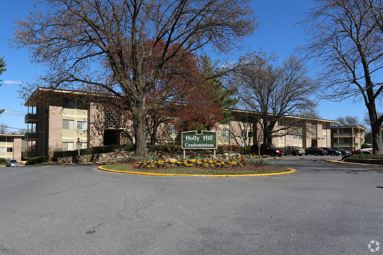 Holly Hill Condominiums Apartments in District Heights, MD