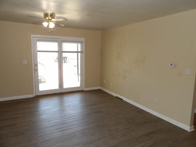 Building Photo - 120 Compton Dr