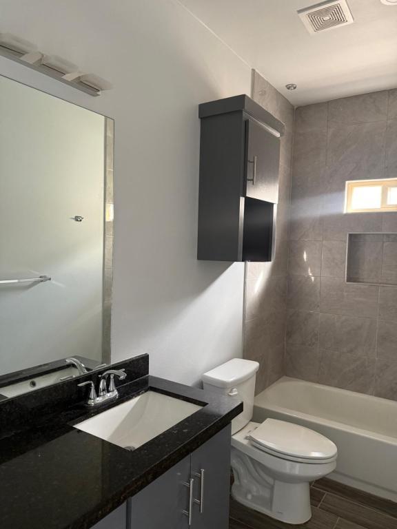 Foto del edificio - 3921 Las Vistas Ln