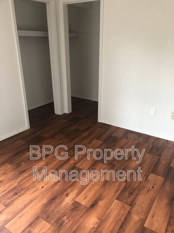 Building Photo - 123 Circle Dr
