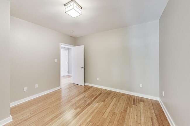 Foto del edificio - 3602 Rock Creek Church Rd NW