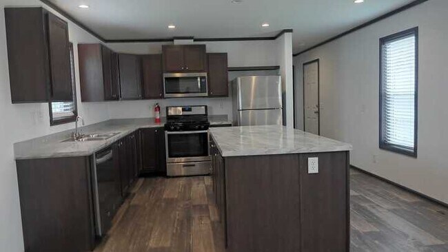 Foto del edificio - 74 Meggan Dr