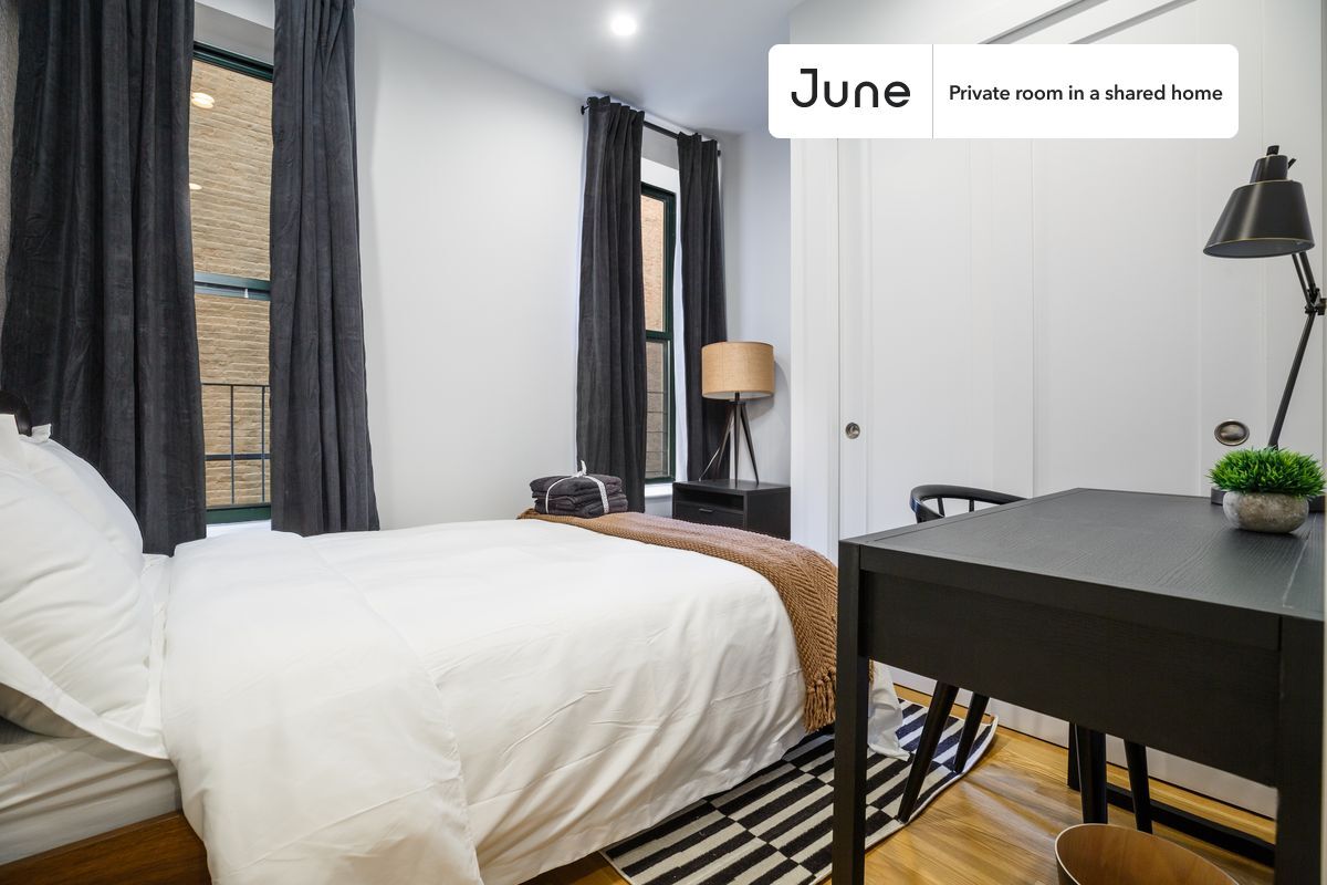 Foto principal - Private bedroom in 4 bed/1.5 bath Home