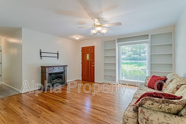Building Photo - 300 Indian Trail