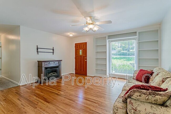 Photo - 300 Indian Trail House