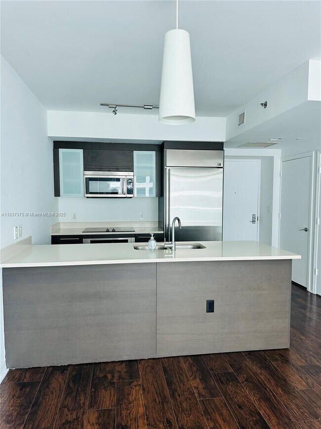 Building Photo - 500 Brickell Ave