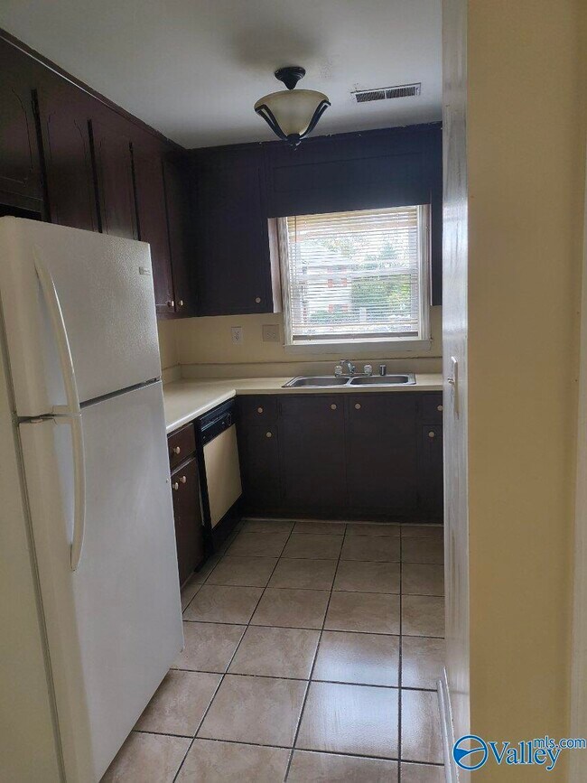 Foto del edificio - 6206 Friar Tuck Dr NW