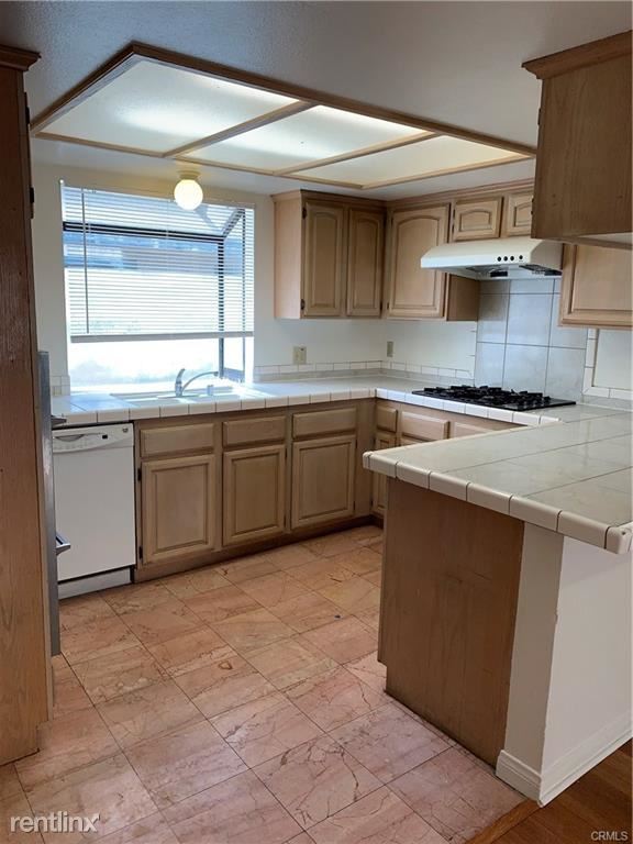 Foto del edificio - 4 br, 3 bath Condo - 9116 Huntington Dr Apt C