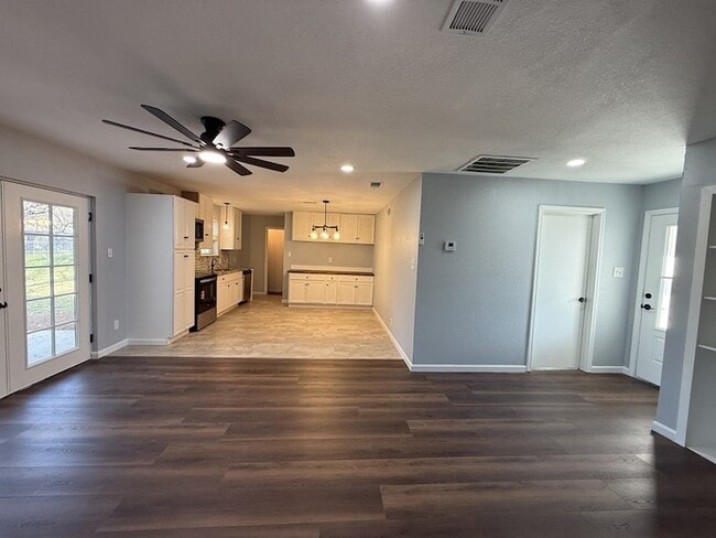 Building Photo - 6101 Melody Ln