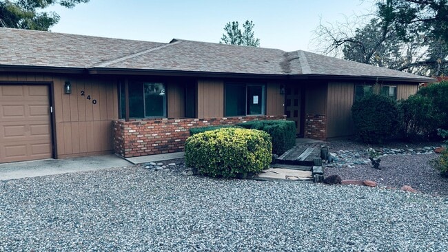 Building Photo - HOUSE - VILLAGE OF OAK CREEK