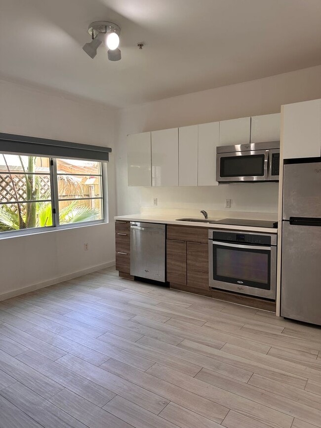 BRAND NEW 1BD APT IN THE HEART OF ART DECO - BRAND NEW 1BD APT IN THE HEART OF ART DECO