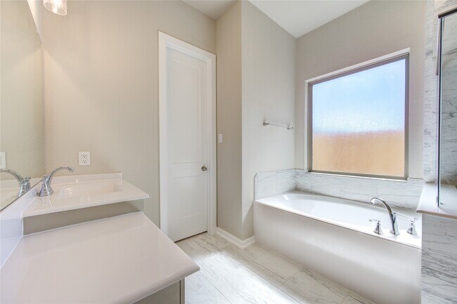 Foto del edificio - 4203 Maple Glen Dr