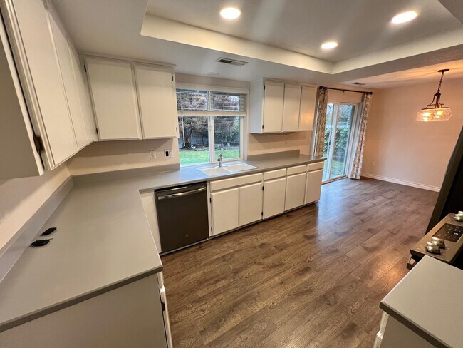 Building Photo - 2982 Stonebrook Dr