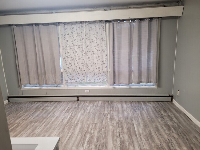 Building Photo - 117 3rd Ave