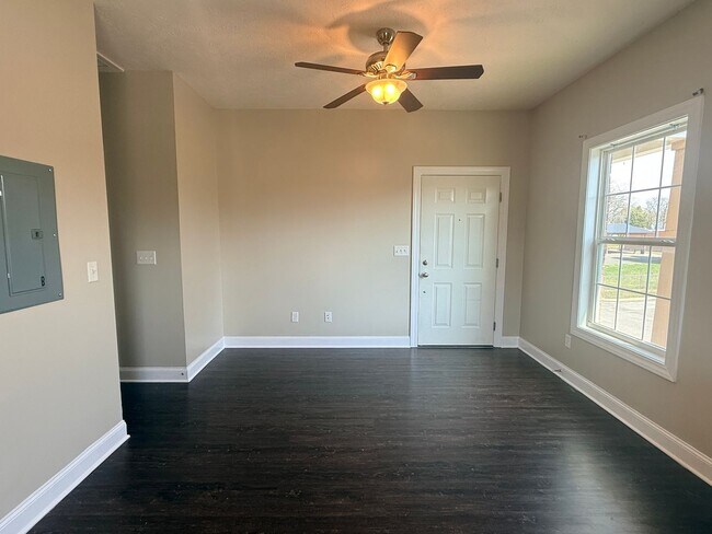 Building Photo - 526 Dennis Way