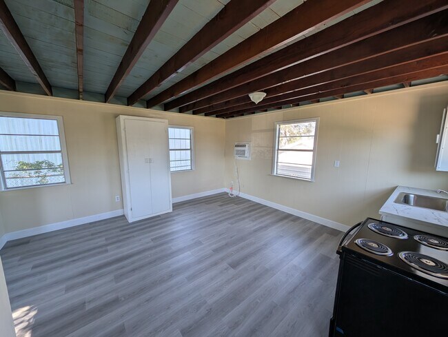 Foto del edificio - 2600 Shanks Rd