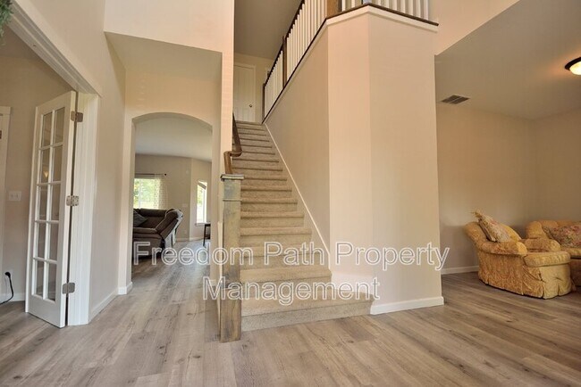 Building Photo - 2575 W Palais Dr