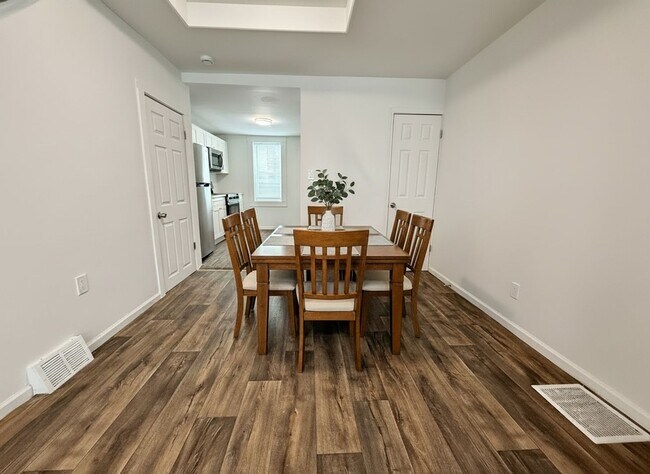 Foto del edificio - Spacious 3BR Home in Point Breeze Near Parks & Broad Street